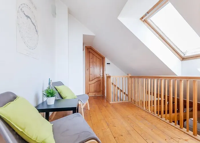 Old Town Apartment With 3 Bedrooms By Urban Rent