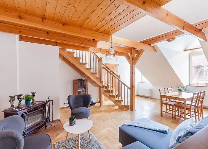 Old Town Apartment With 3 Bedrooms By Urban Rent
