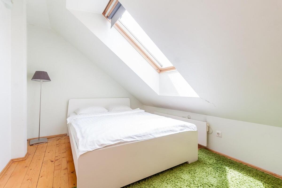 Old Town With 3 Bedrooms By Urban Rent Lägenhet *