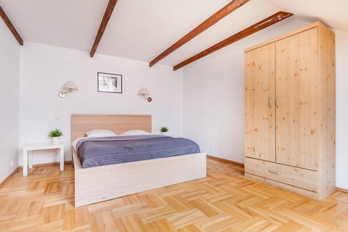 Old Town With 3 Bedrooms By Urban Rent Lägenhet Vilnius