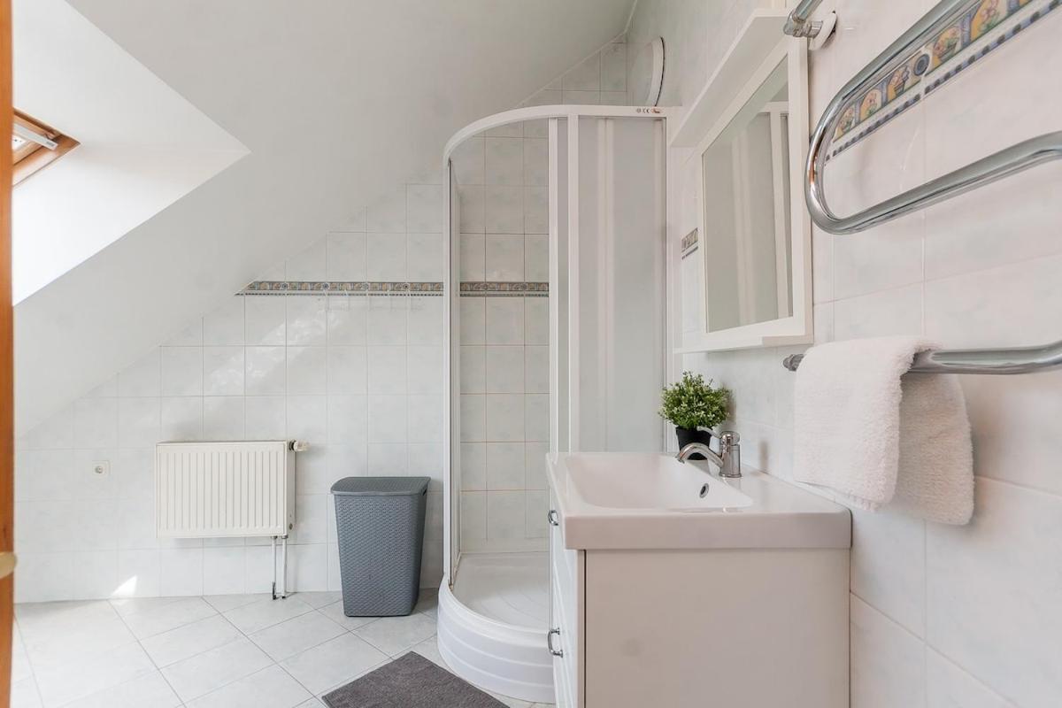 Old Town With 3 Bedrooms By Urban Rent Вільнюс