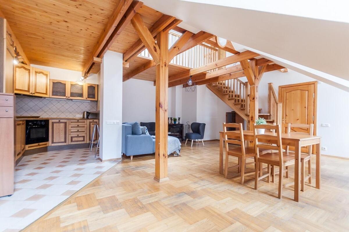 Old Town With 3 Bedrooms By Urban Rent Вільнюс