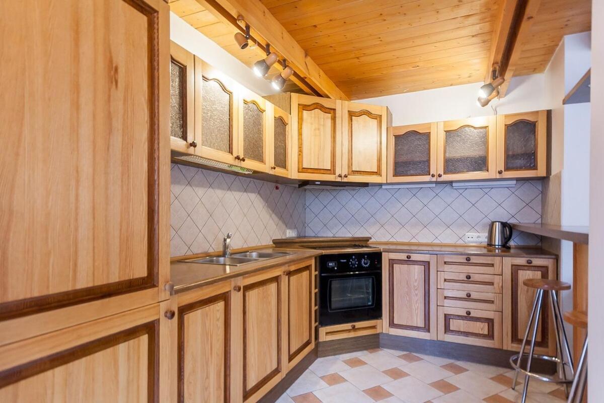 Old Town With 3 Bedrooms By Urban Rent Апартаменти Вільнюс
